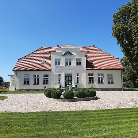 ホテル Gutshaus Neu Farpen Neuburg  エクステリア 写真
